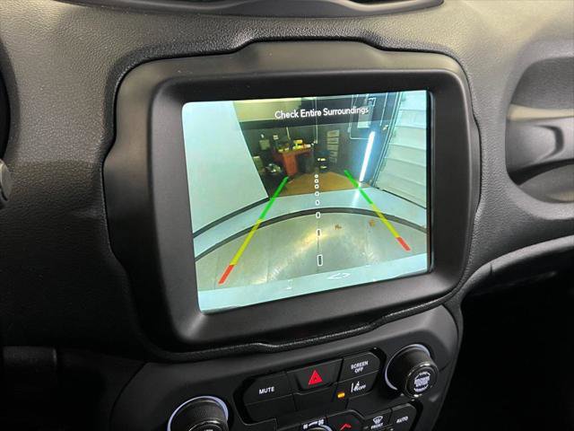 Certified 2022 Jeep Renegade Altitude w/ Sun/Sound Group image 29