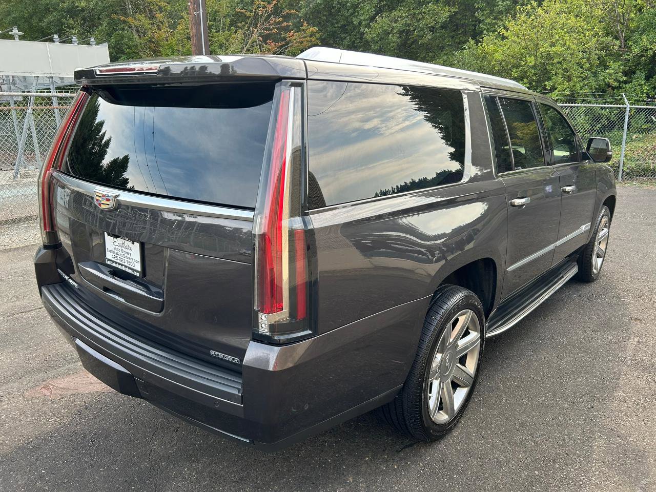 Used 2018 Cadillac Escalade ESV Luxury AWD/4WD image 5