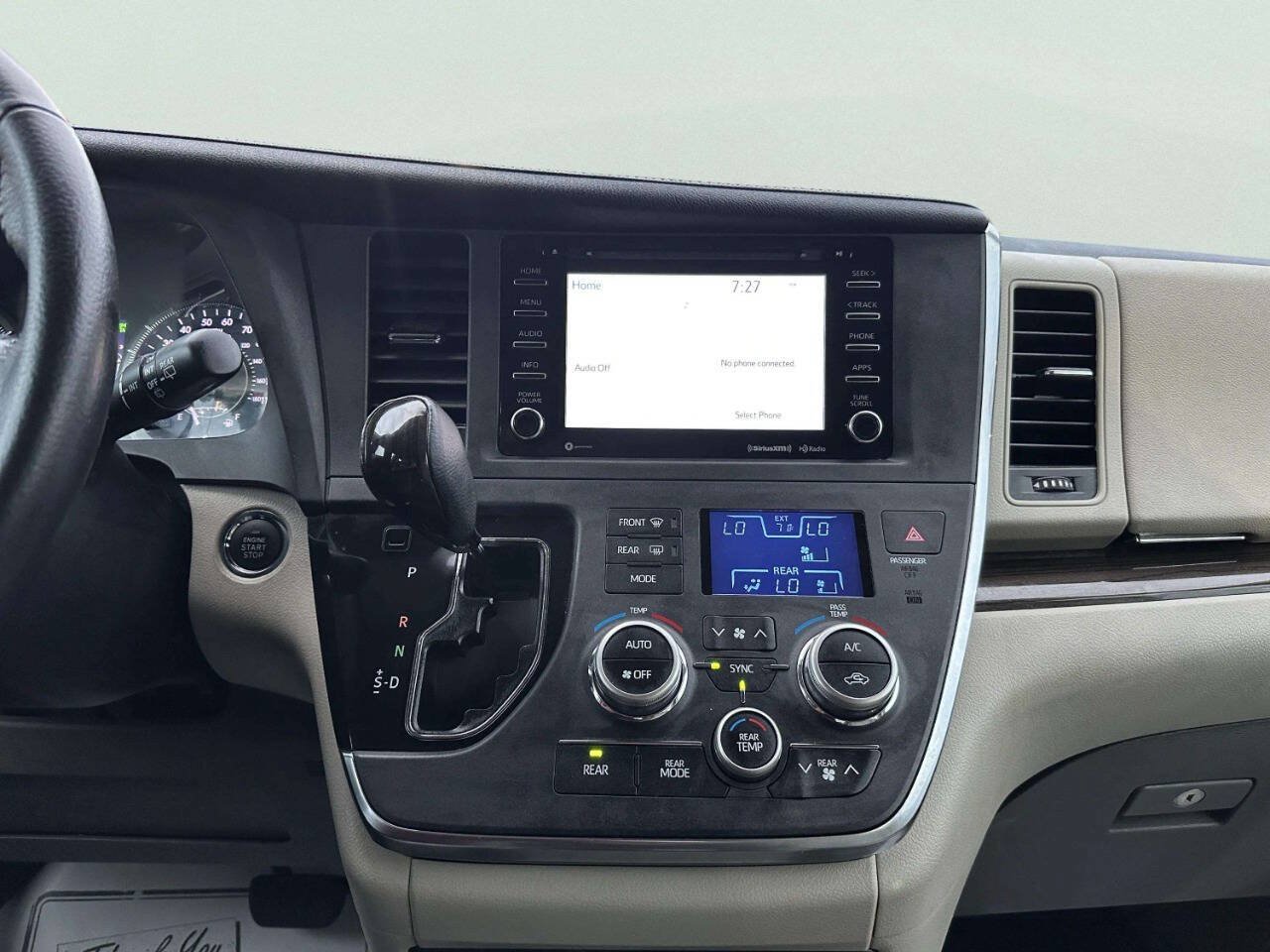 Used 2018 Toyota Sienna XLE FWD image 34