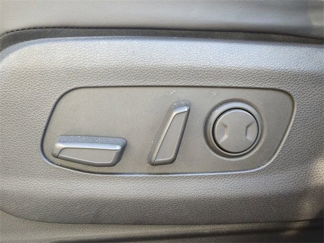 Used 2024 Kia Carnival LX image 23
