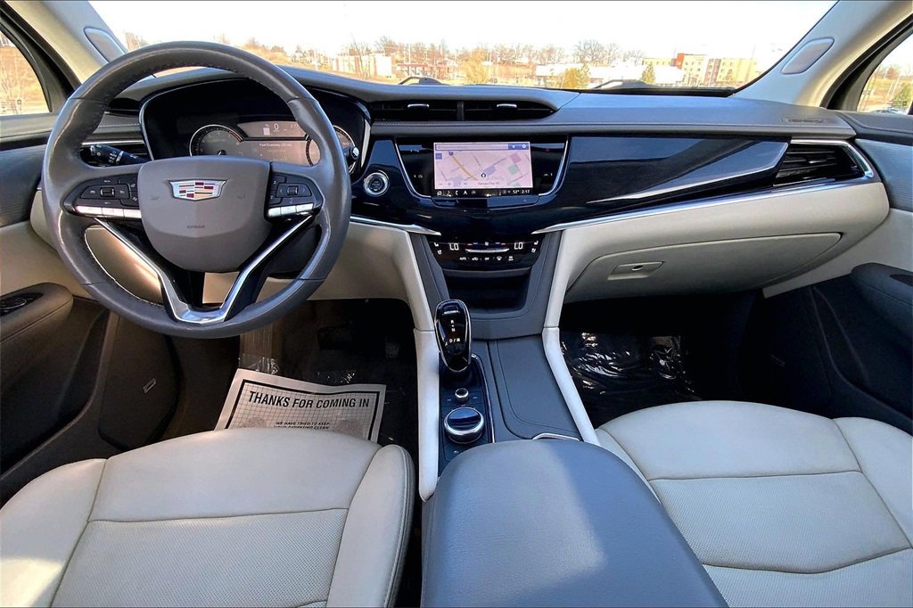 Used 2023 Cadillac XT6 Premium Luxury image 10