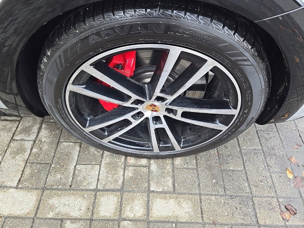 Used 2025 Porsche Cayenne GTS image 11