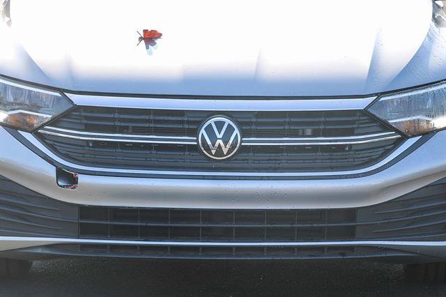Used 2024 Volkswagen Jetta SE image 7
