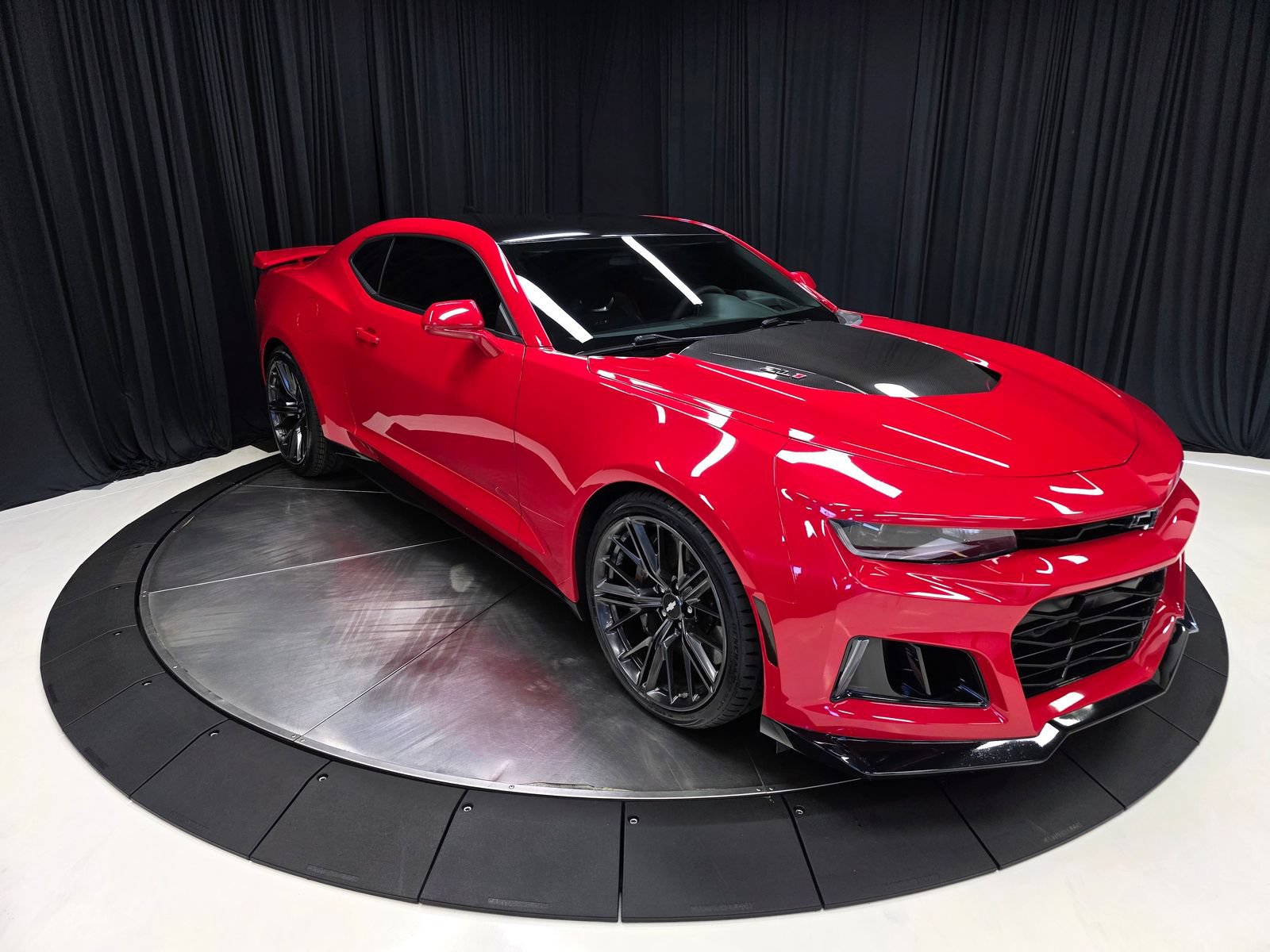 Used 2017 Chevrolet Camaro ZL1 RWD image 15