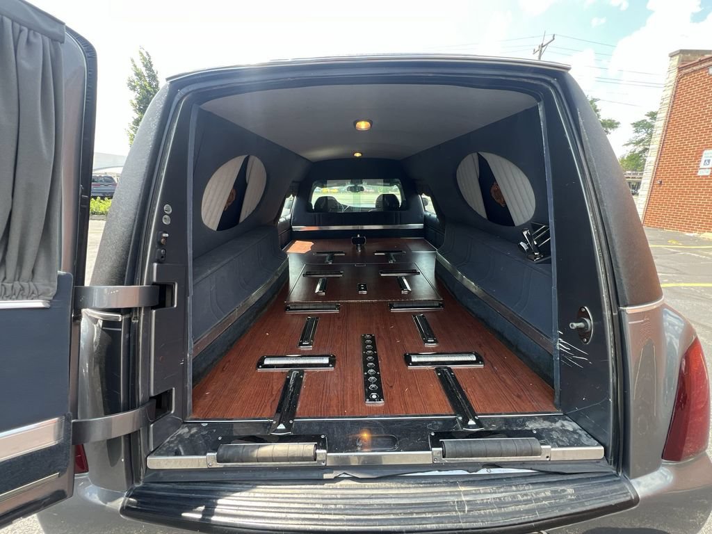 Used 2002 Cadillac De Ville Hearse FWD image 25