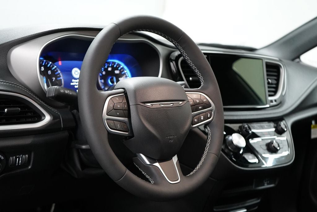 New 2027 Chrysler Pacifica Select FWD image 11