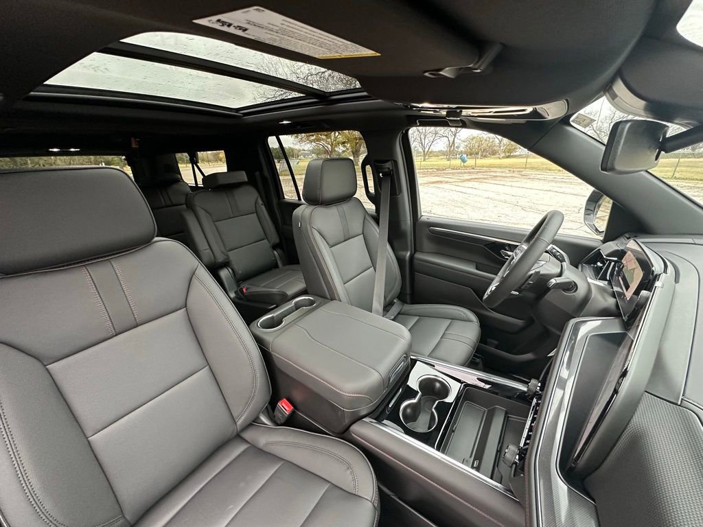 New 2026 Chevrolet Suburban RST w/ RST Capability Package AWD/4WD image 7