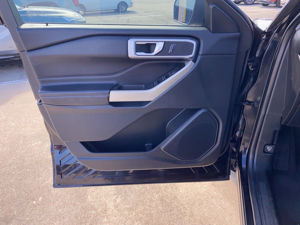 Used 2022 Ford Explorer XLT w/ Equipment Group 202A AWD/4WD image 12