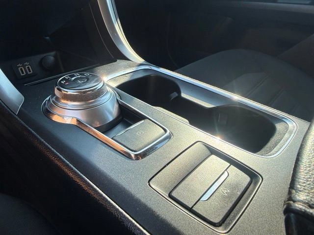 Used 2020 Ford Fusion SE FWD image 26