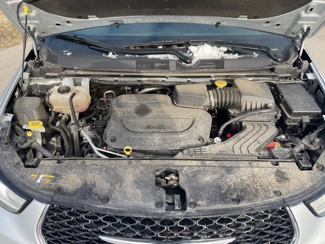 Used 2023 Chrysler Pacifica Touring-L image 4