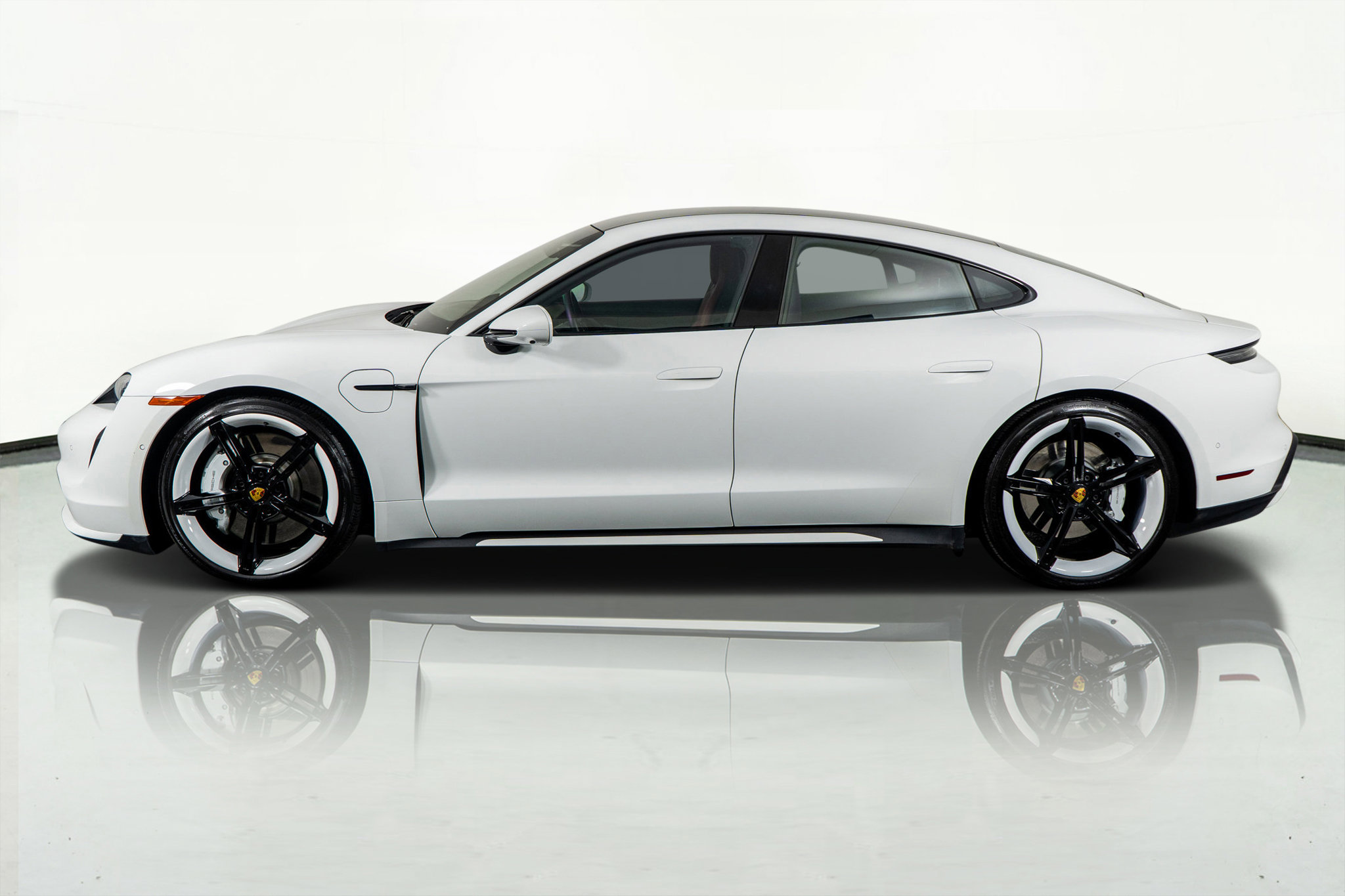 Used 2024 Porsche Taycan Turbo w/ Premium Package image 16