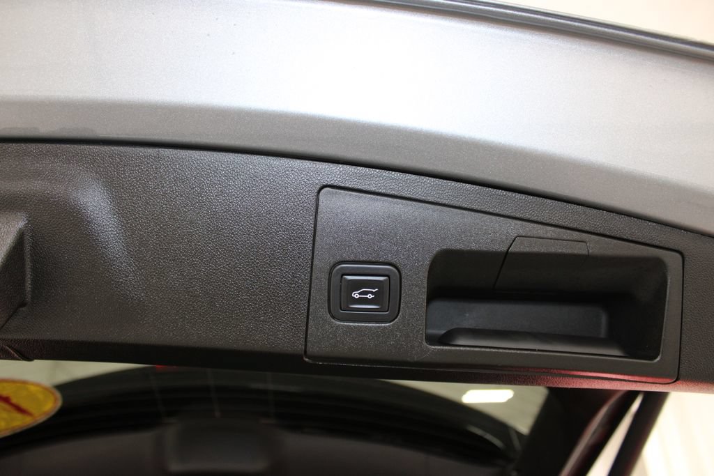 Used 2024 Cadillac XT4 Premium Luxury AWD/4WD image 31