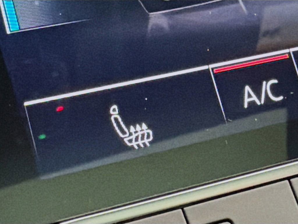 Certified 2025 Audi Q7 2.0T Premium w/ Convenience Plus Package image 22