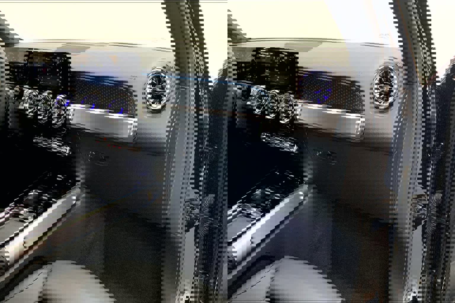 Certified 2024 Mercedes-Benz GLB 250 image 16