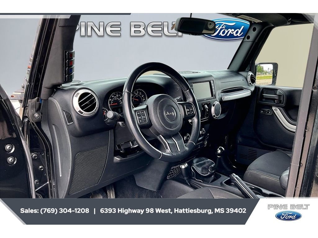 Used 2015 Jeep Wrangler Unlimited Sahara w/ Connectivity Group image 12