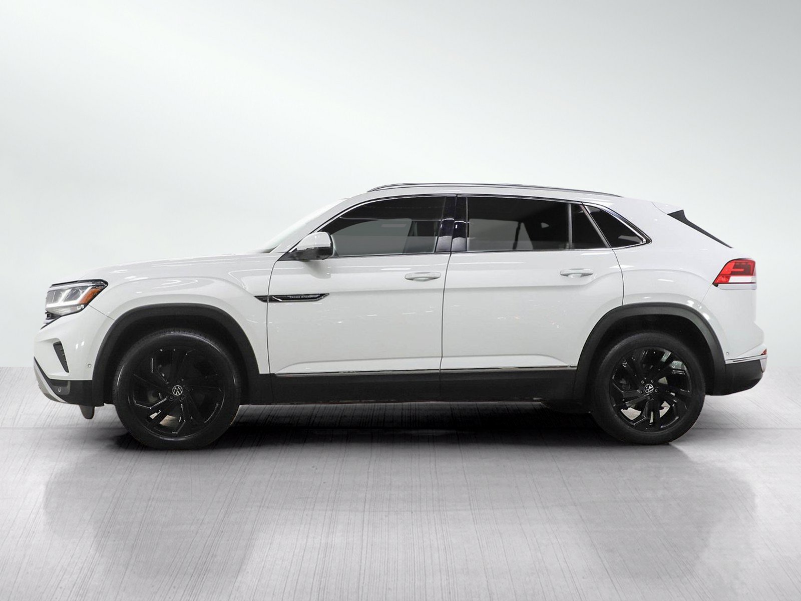 Used 2021 Volkswagen Atlas Cross Sport SEL Premium AWD/4WD image 2