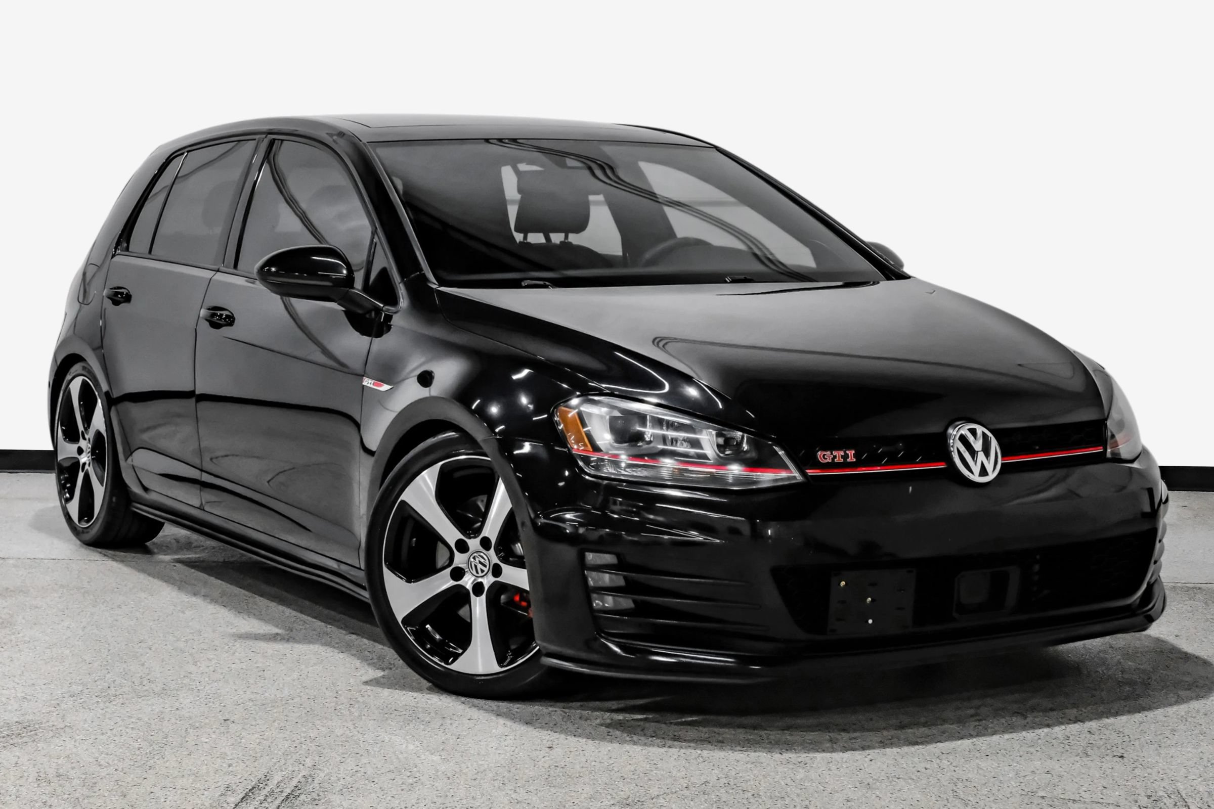 Used 2016 Volkswagen GTI SE FWD image 4