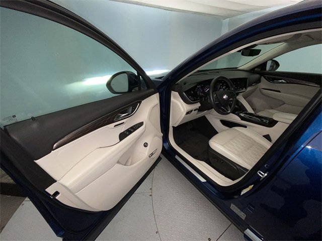 Used 2023 Buick Envision Avenir image 11