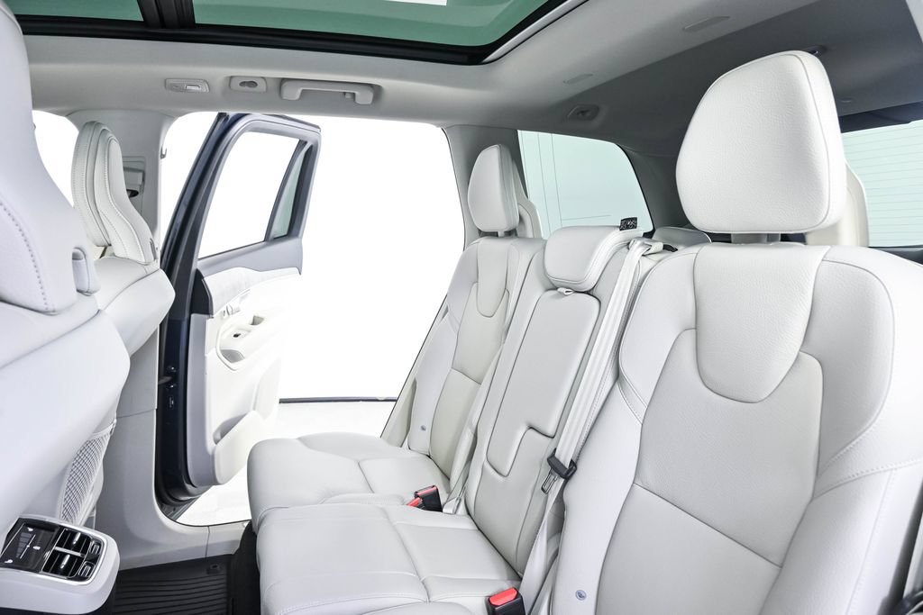 Certified 2024 Volvo XC90 B5 Plus w/ Protection Package Premier AWD/4WD image 22