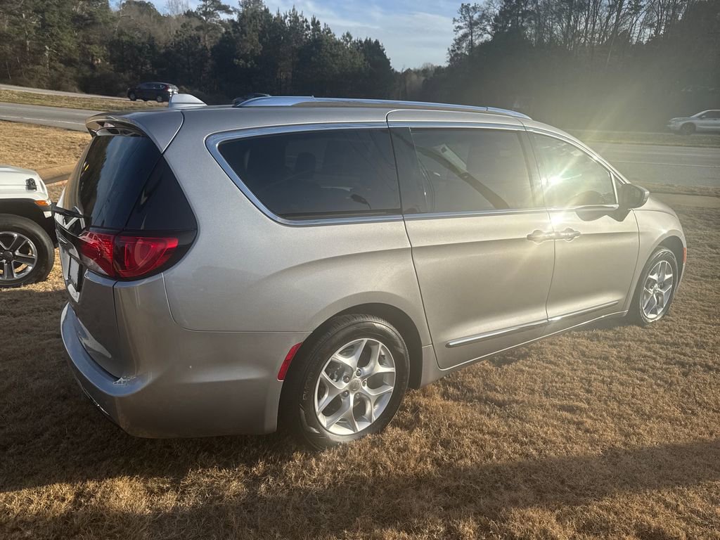 Used 2017 Chrysler Pacifica Touring-L Plus w/ Tire & Wheel Group image 5