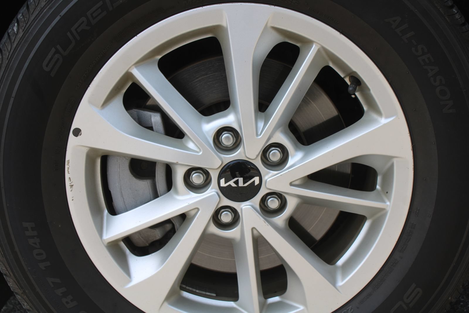 Used 2024 Kia Carnival LX FWD image 23