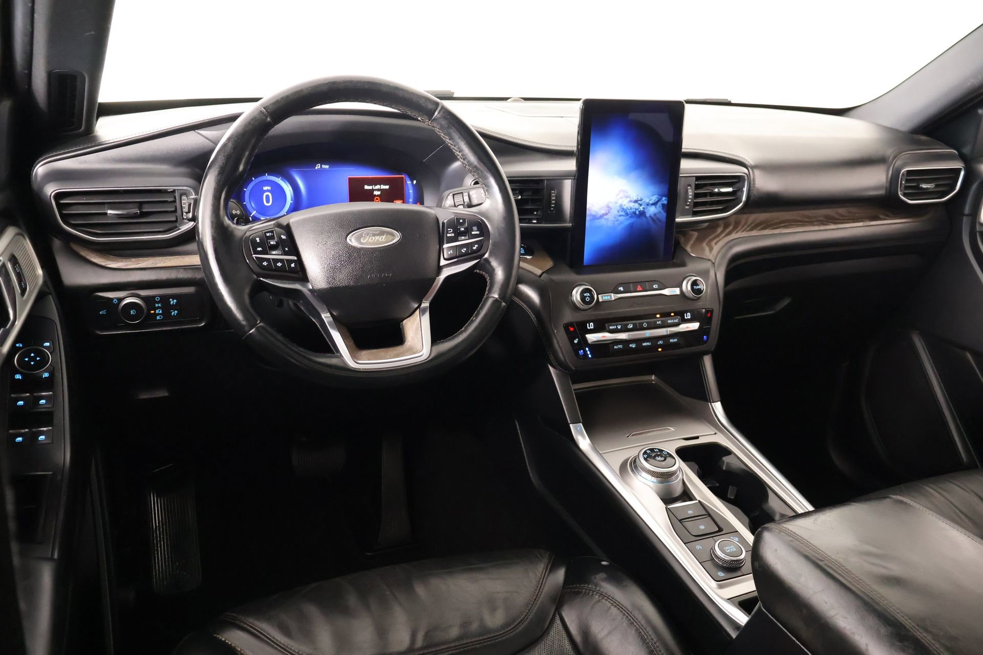 Used 2020 Ford Explorer Platinum w/ Premium Technology Package AWD/4WD image 2
