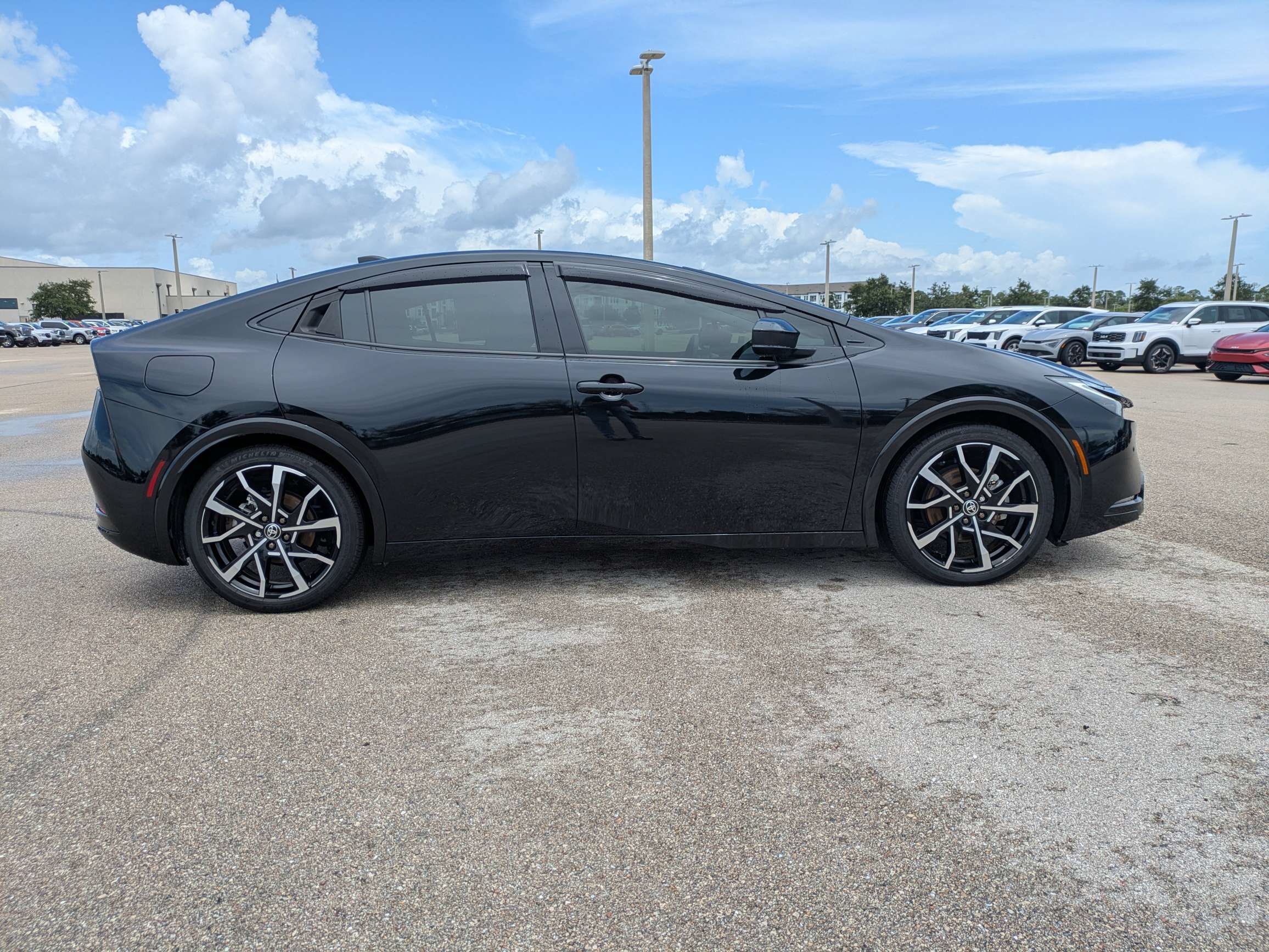 Used 2024 Toyota Prius Prime FWD image 4