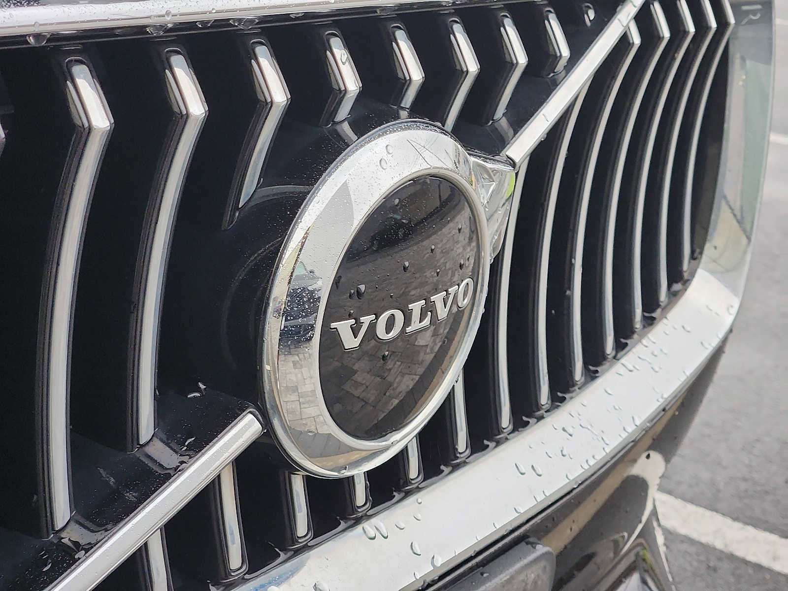 Used 2020 Volvo XC90 T5 Momentum w/ Protection Package Premier image 4