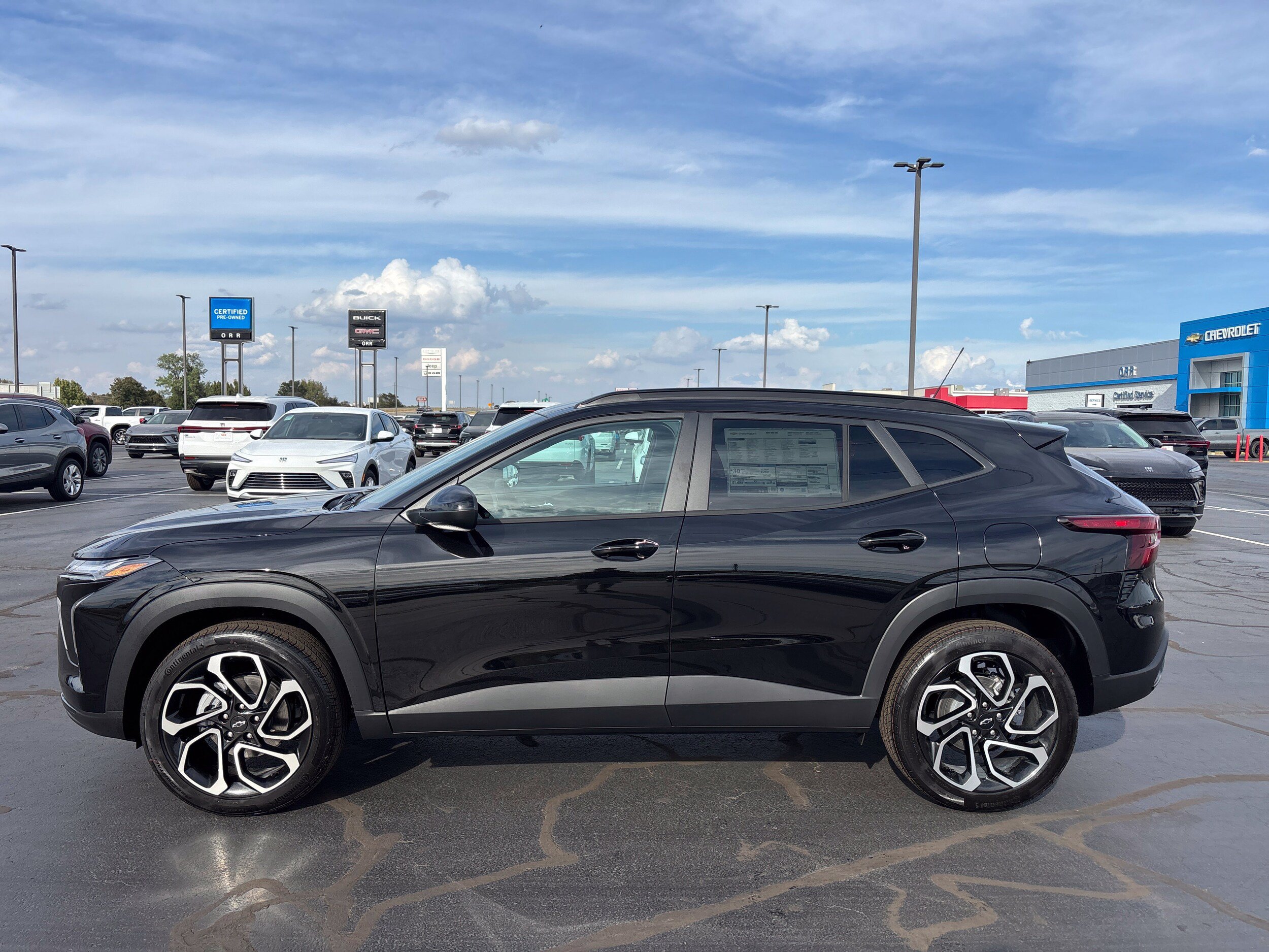 New 2026 Chevrolet Trax RS w/ Sunroof Package FWD image 3