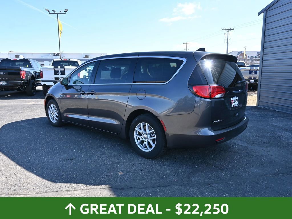 Used 2023 Chrysler Voyager LX FWD image 7