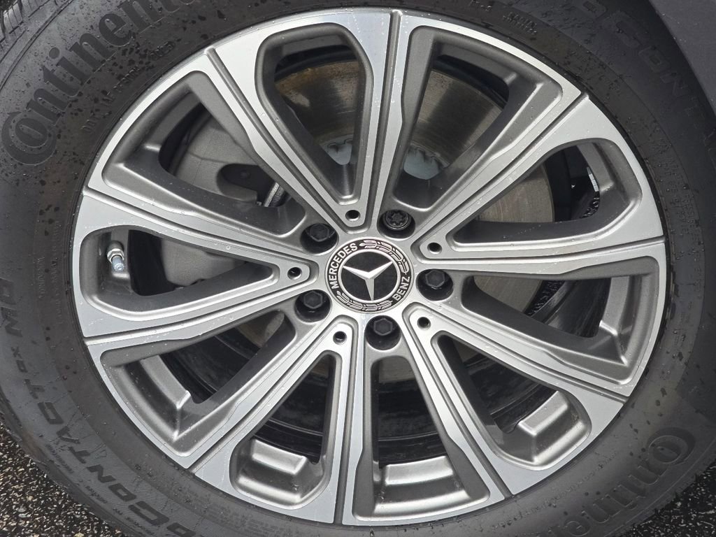 Used 2025 Mercedes-Benz GLC 300 4MATIC image 10