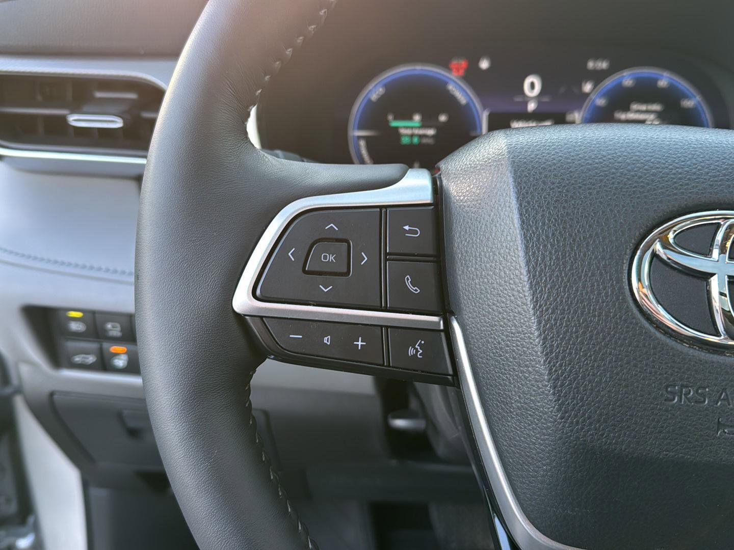 Used 2024 Toyota Highlander Platinum image 19