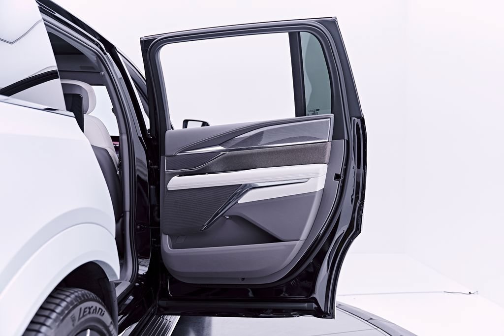 Used 2026 Cadillac Escalade IQ Sport 1 w/ LPO, Etrunk Organizer Package AWD/4WD image 41