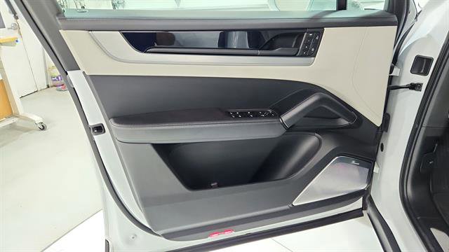 Used 2024 Porsche Cayenne S image 21