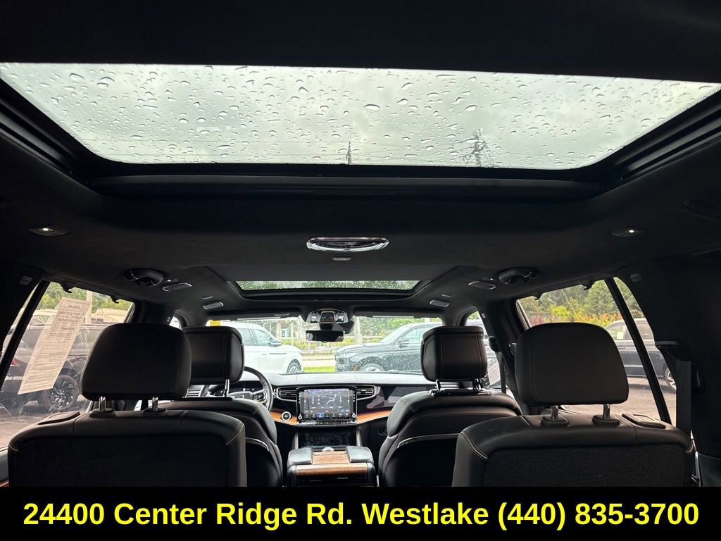 Used 2022 Jeep Grand Wagoneer Series III AWD/4WD image 13