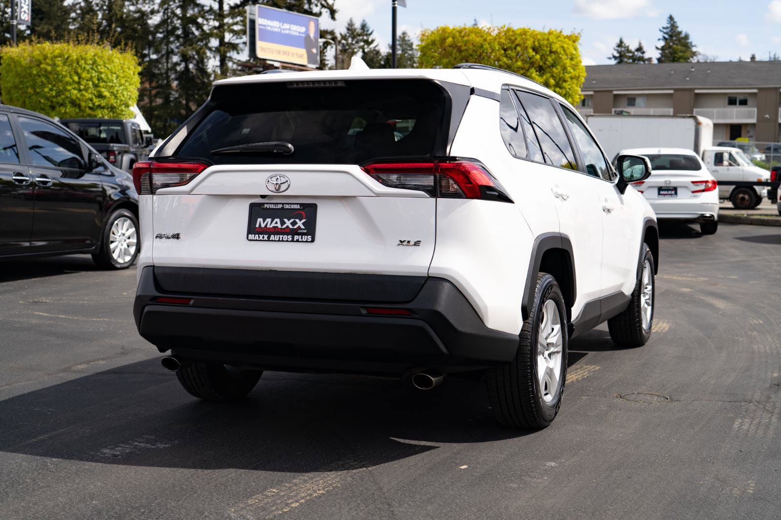 Used 2020 Toyota RAV4 XLE FWD image 11