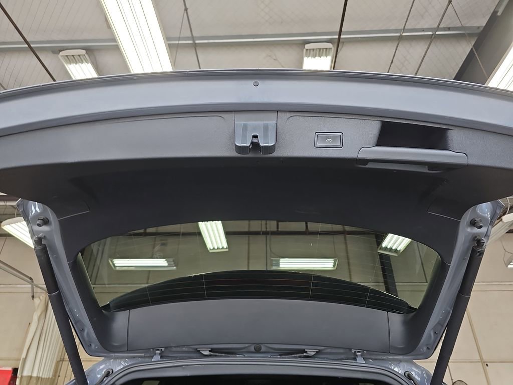 Used 2022 Volkswagen Atlas Cross Sport SEL R-Line AWD/4WD image 13