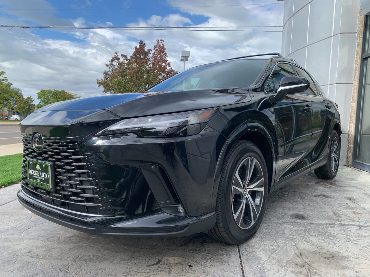 Used 2023 Lexus RX 350h image 3