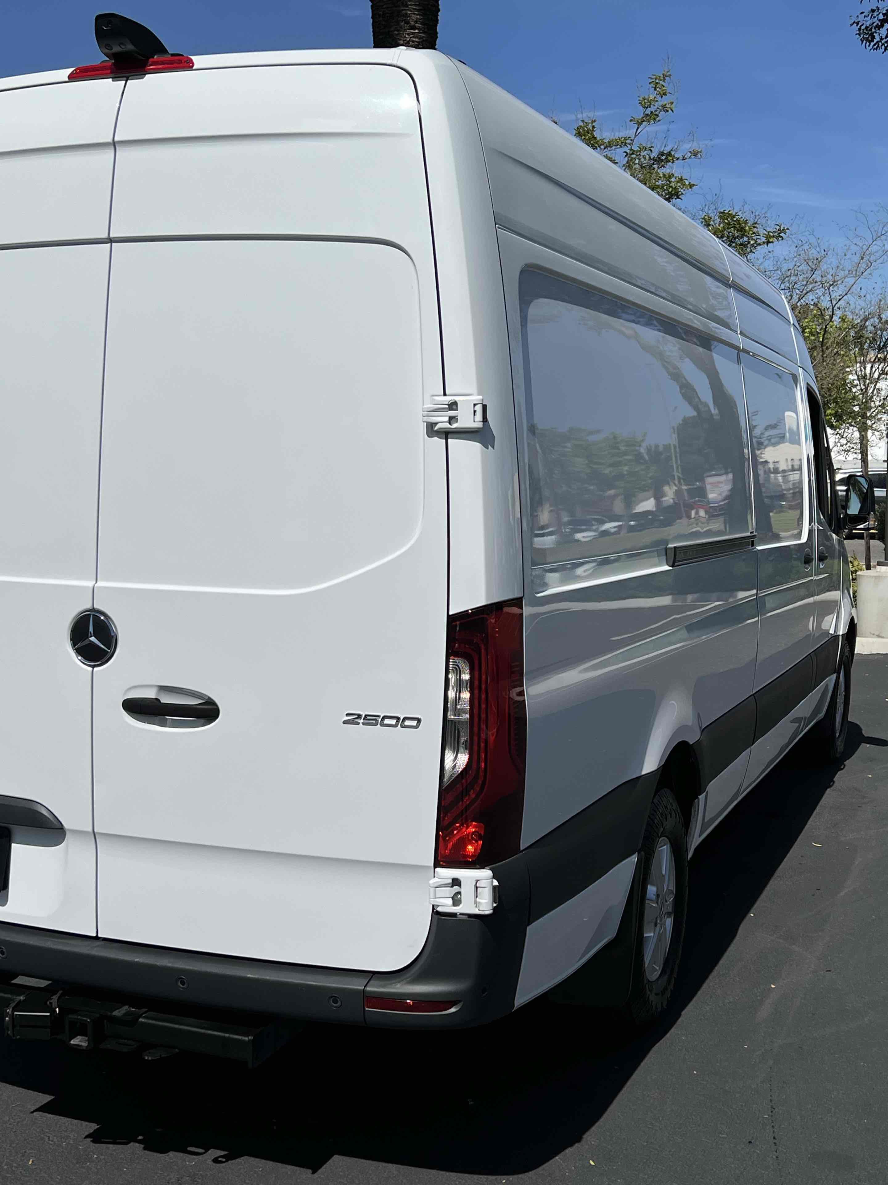 Used 2024 Mercedes-Benz Sprinter 2500 image 45