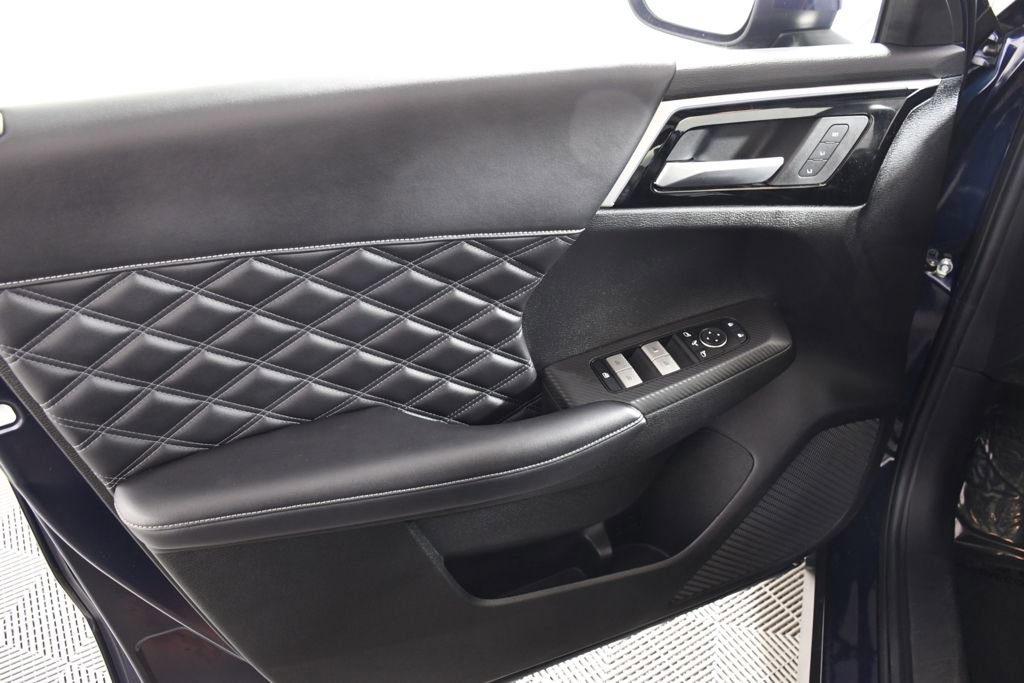 Used 2023 Mitsubishi Outlander SEL AWD/4WD image 14