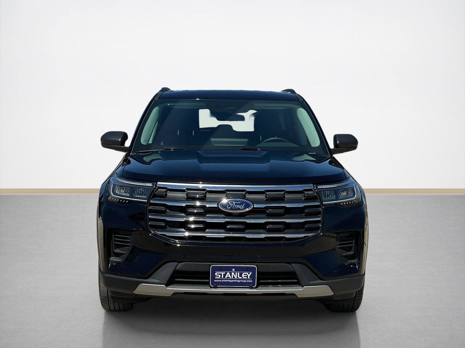 Used 2025 Ford Explorer Active image 2