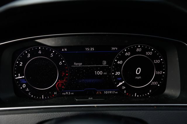 Used 2018 Volkswagen Golf R image 33