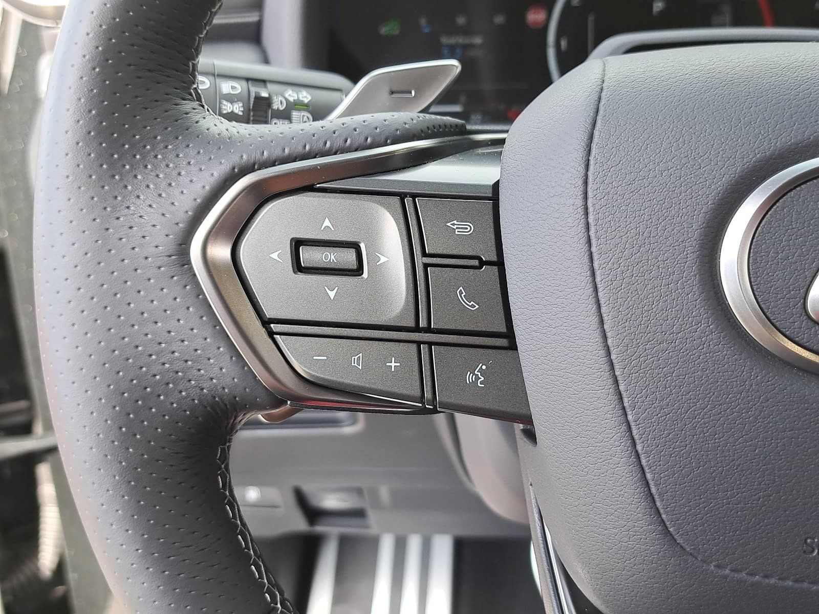Used 2026 Lexus LX 700h F Sport w/ Accessory Package (Z1) AWD/4WD image 19