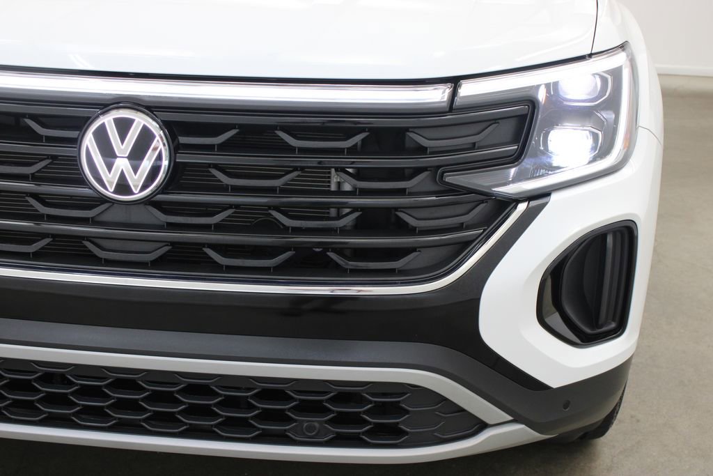 Certified 2024 Volkswagen Atlas Cross Sport SE FWD image 8