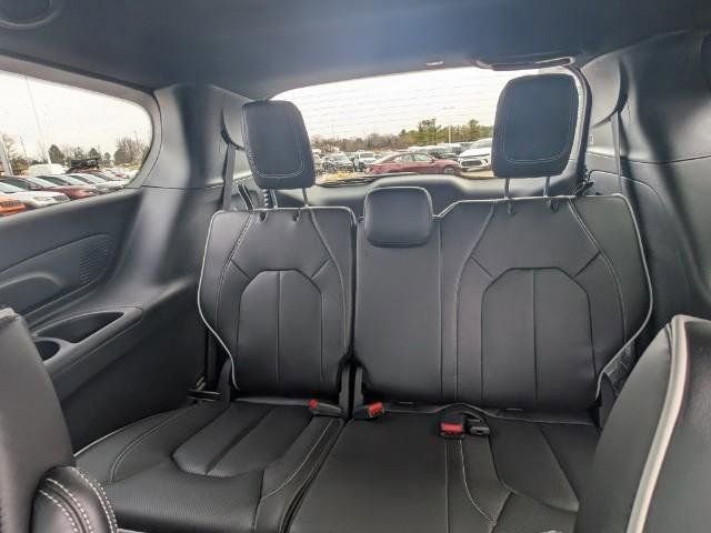 New 2026 Chrysler Pacifica Limited image 11