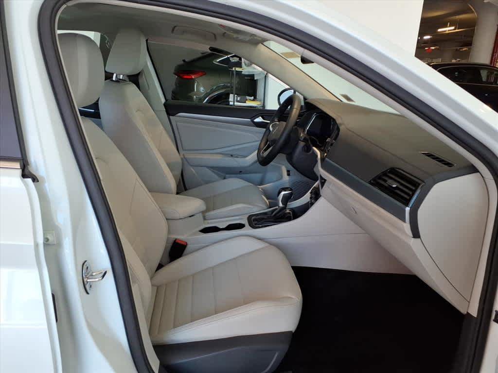 Certified 2023 Volkswagen Jetta SE w/ Panoramic Sunroof Package FWD image 20