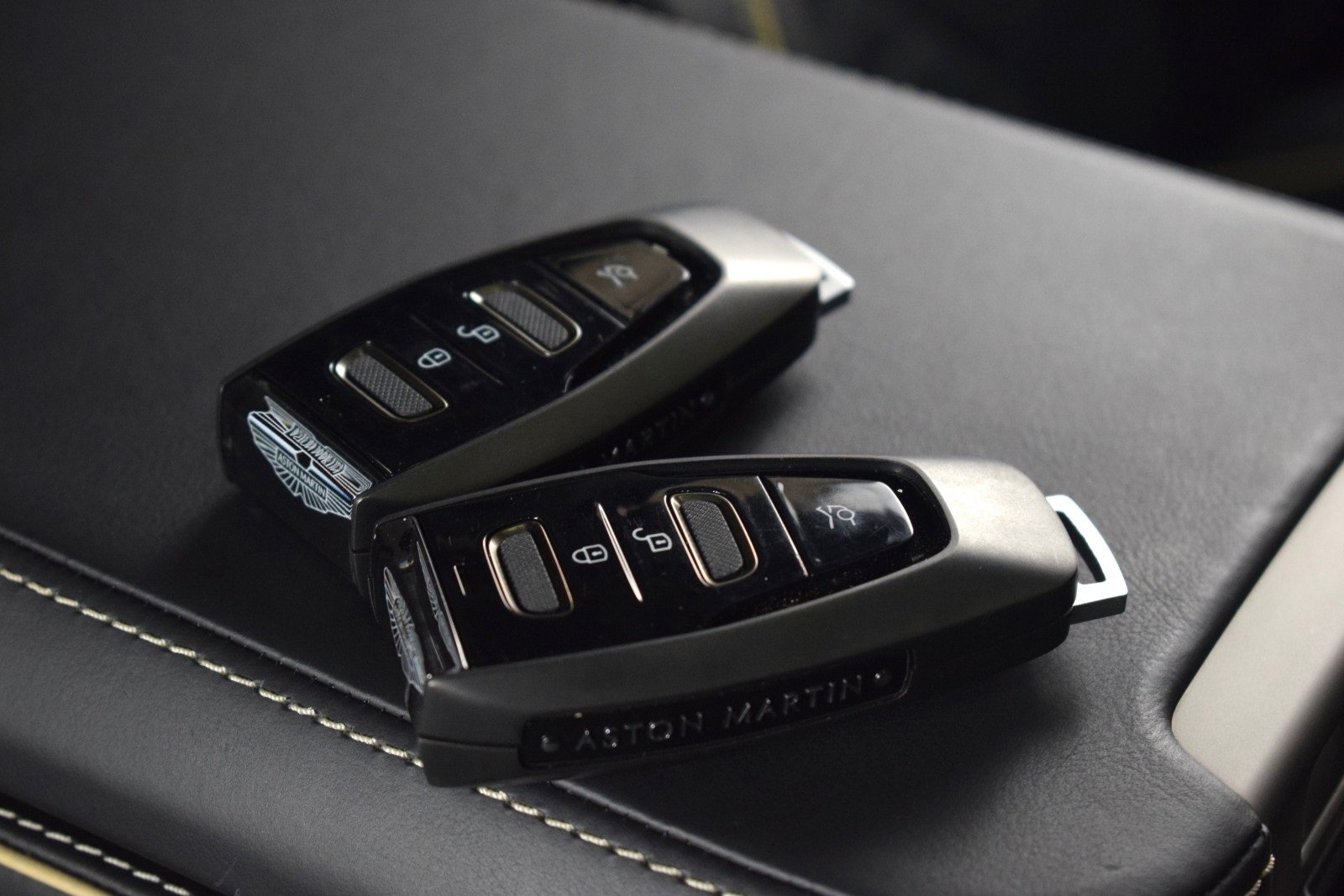 Used 2025 Aston Martin Vanquish image 43