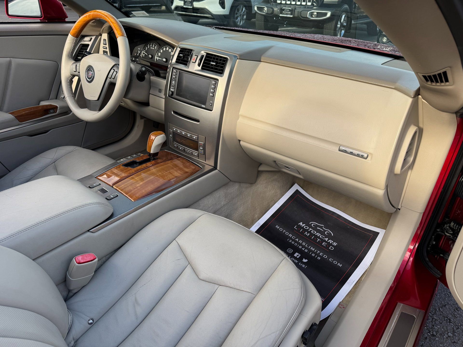 Used 2005 Cadillac XLR image 27