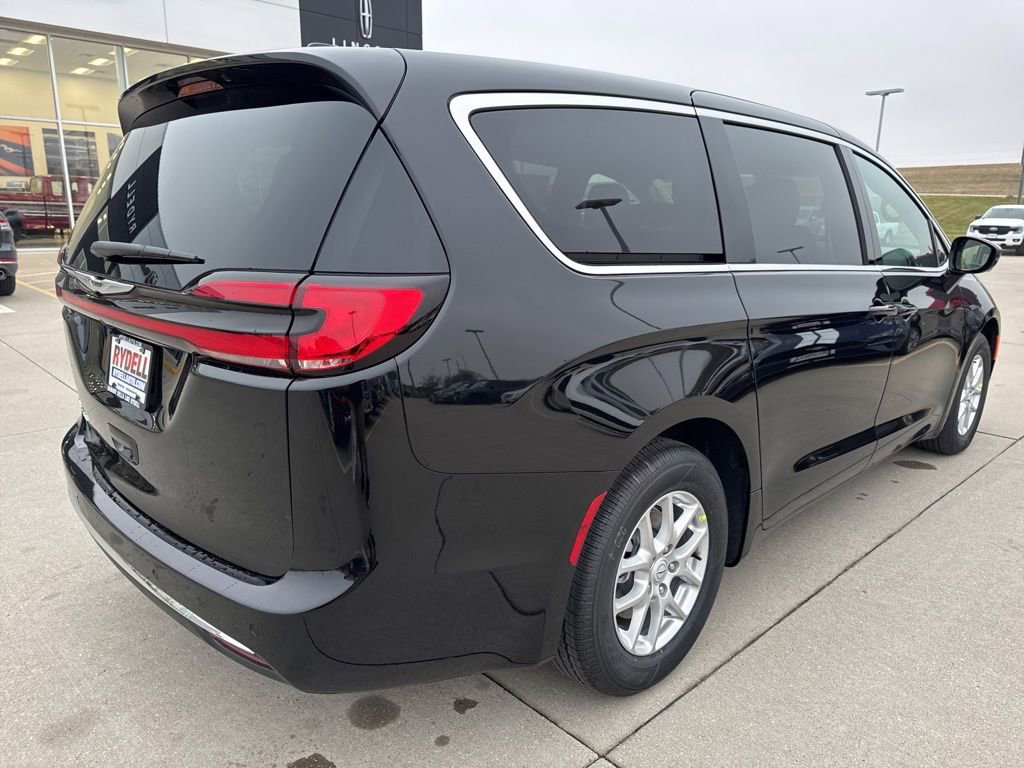 New 2026 Chrysler Pacifica Select image 32