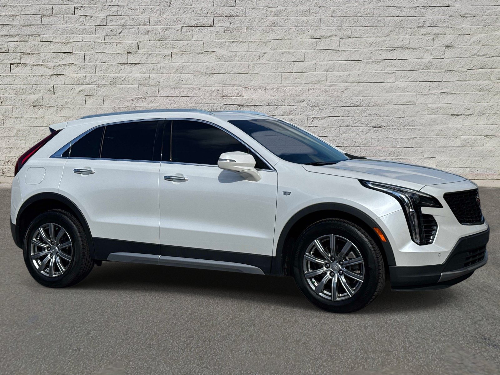 Used 2021 Cadillac XT4 Premium Luxury w/ Cold Weather Package FWD image 6